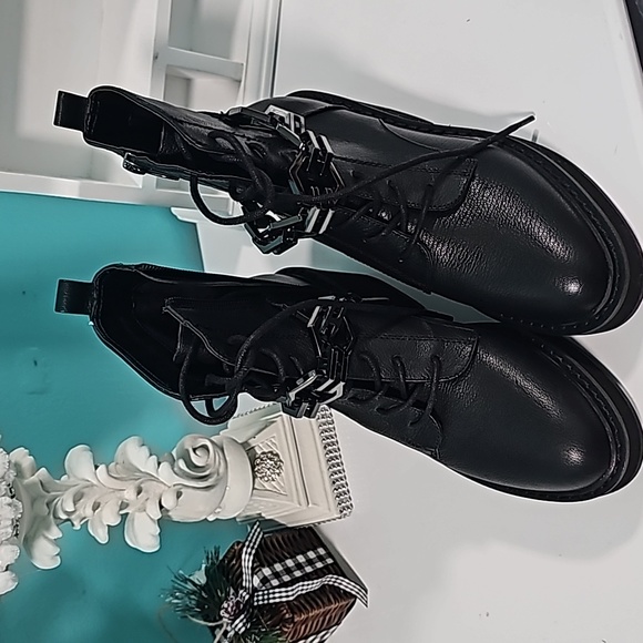 VINCE CAMUTO leather botties NWT. Reg. 99.00. Side zipper - Picture 8 of 9